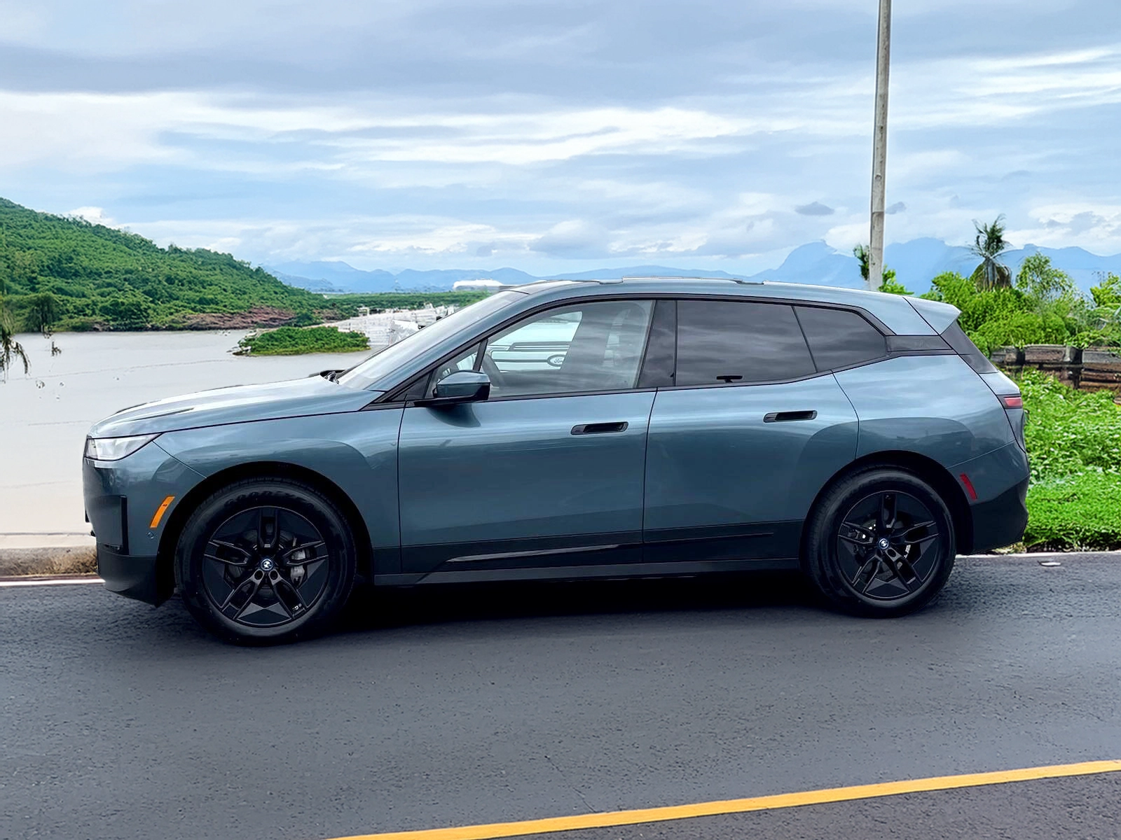 BMW iX xDrive50
